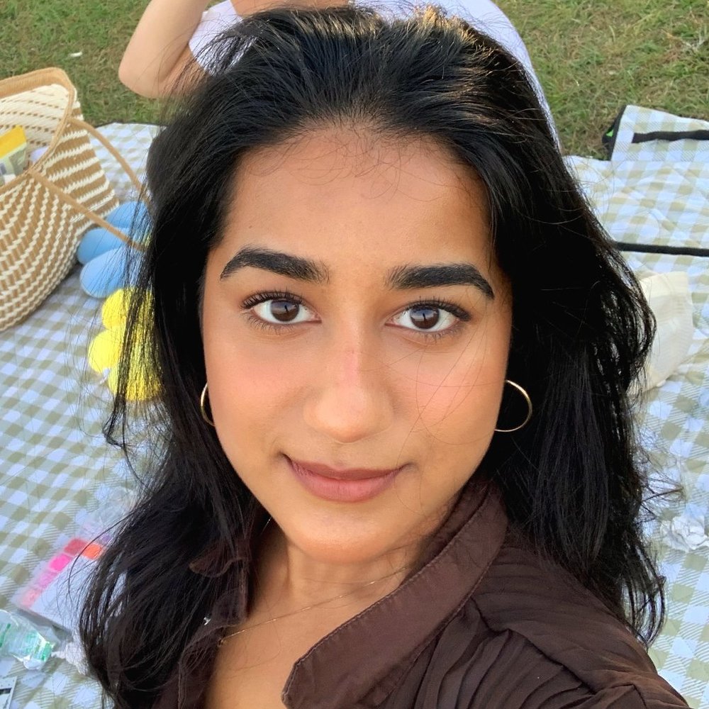 Meet your Posher, Noyonika